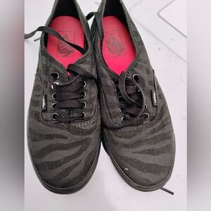 Women's Vans lo pro black zebra print skater shoes low top lace up size 8